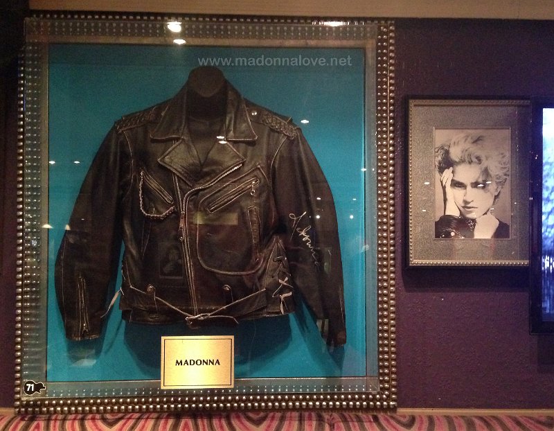 Hard Rock Cafe - London (1)