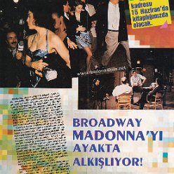 1988 - Unknown month - Unknown magazine - Turkey - Broadway Madonna yi ayakta alkisliyor