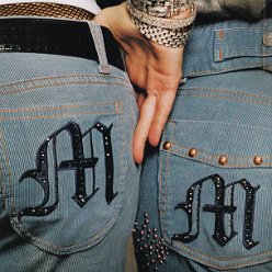 2003 - Unknown month - Unknown magazine - USA - GAP - A new groove. A new jean